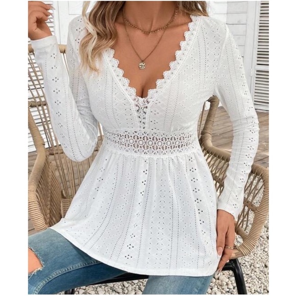 White Floral V neck Lace peplum blouse - Picture 3 of 5